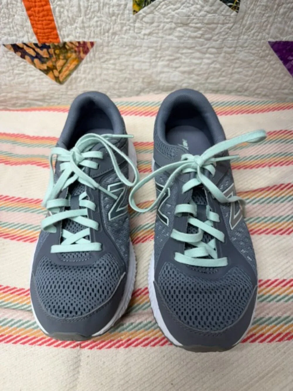 New Balance 420 v4 Woman's Size 7
